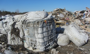 Очередную крупную свалку коммунальных отходов (уже третью за последние полгода) обнаружили экологи на территории Дзержинска