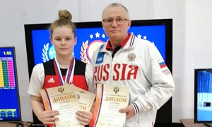 Золотую и серебряную медали завоевали воспитанники Дзержинской школы тяжелой атлетики в первенстве России среди юношей и девушек